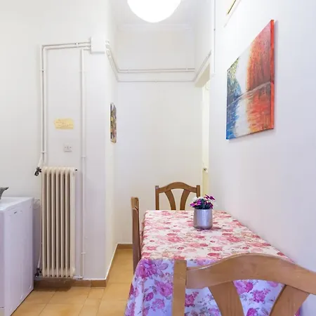 아파트 Mema's Tranquil In 파트라